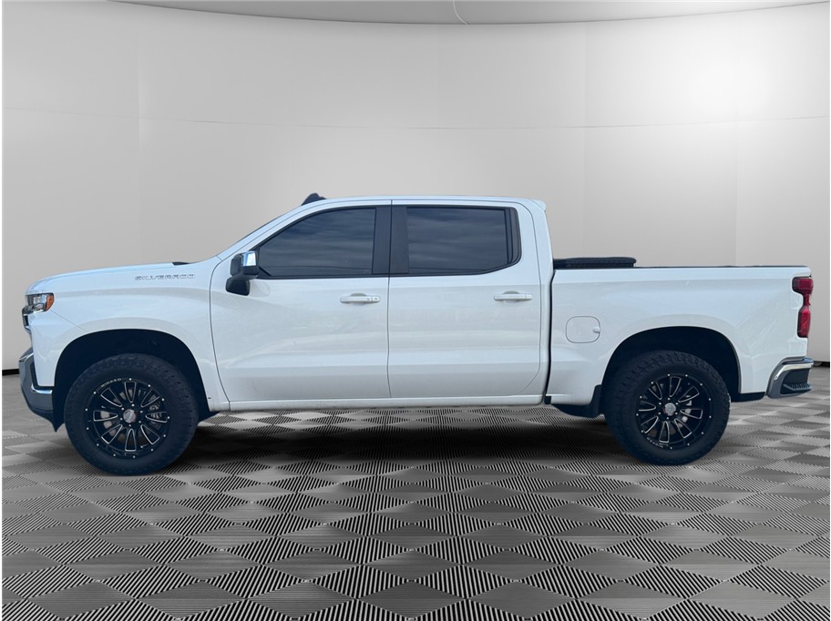 2021 Chevrolet Silverado 1500 LT photo 2
