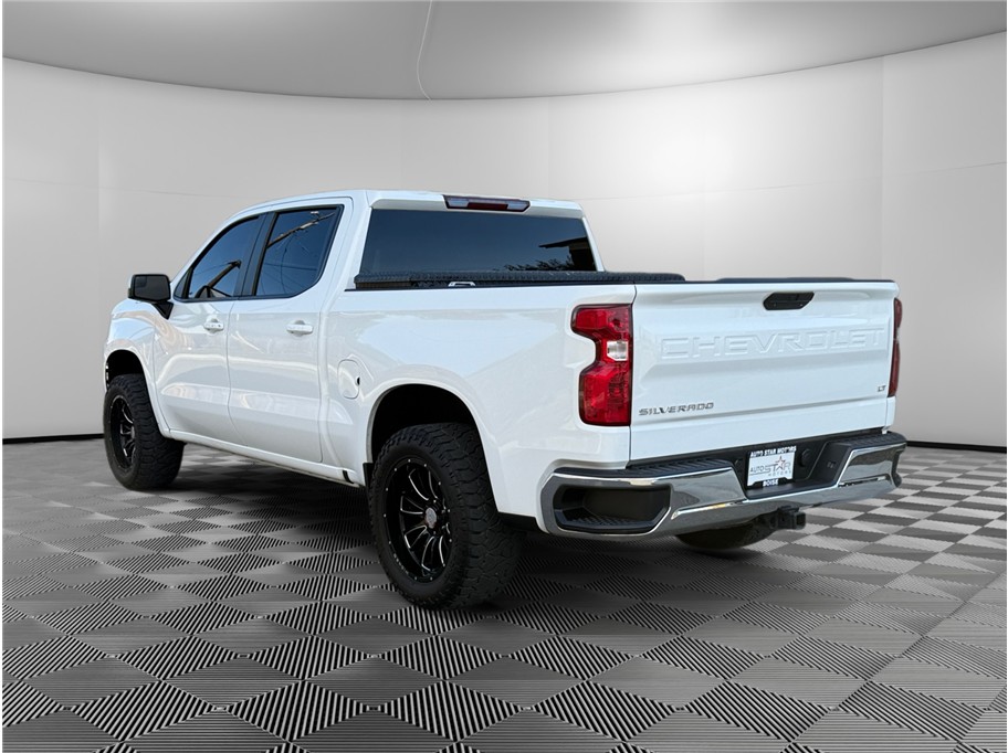 2021 Chevrolet Silverado 1500 LT photo 3