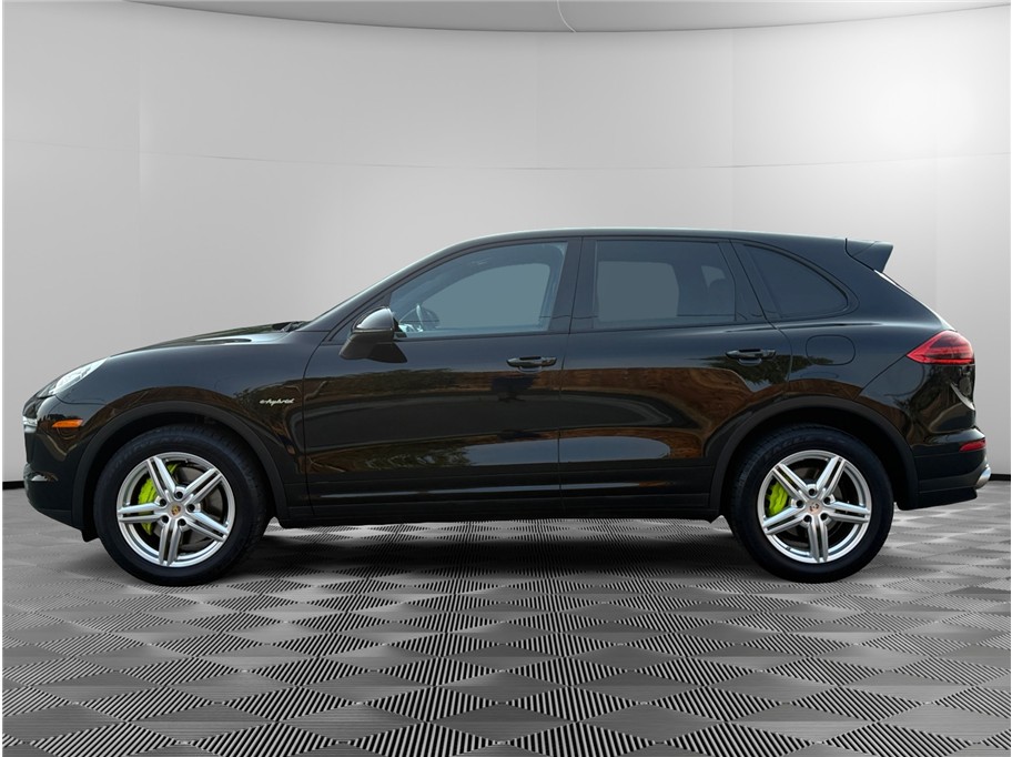 2016 Porsche Cayenne S E-Hybrid photo 2