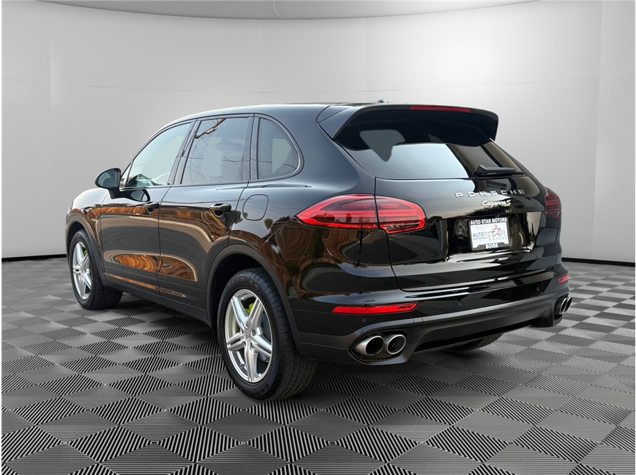 2016 Porsche Cayenne S E-Hybrid photo 3