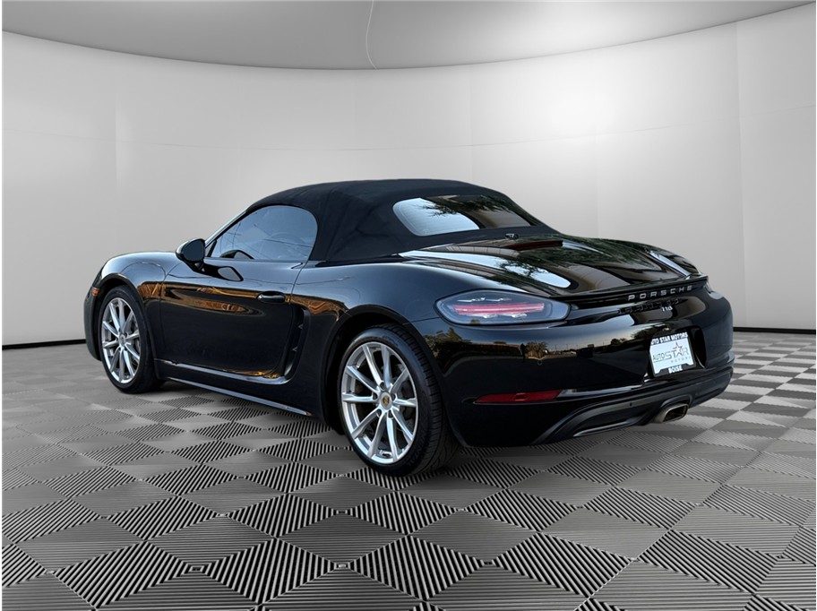 2017 Porsche Boxster photo 2