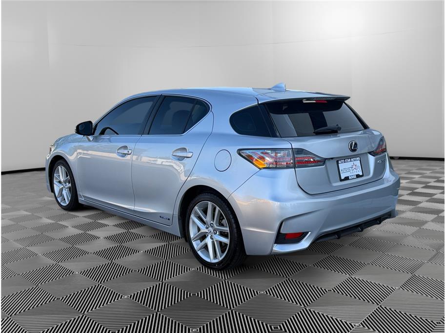 2016 Lexus CT 200h photo 3