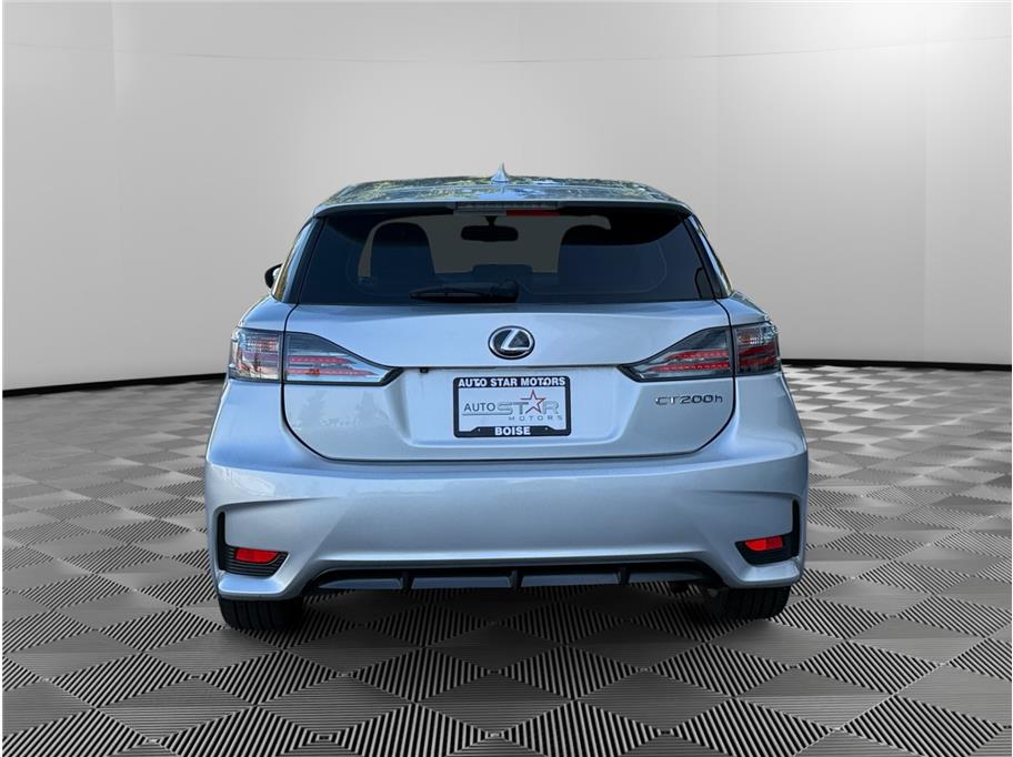 2016 Lexus CT 200h photo 4
