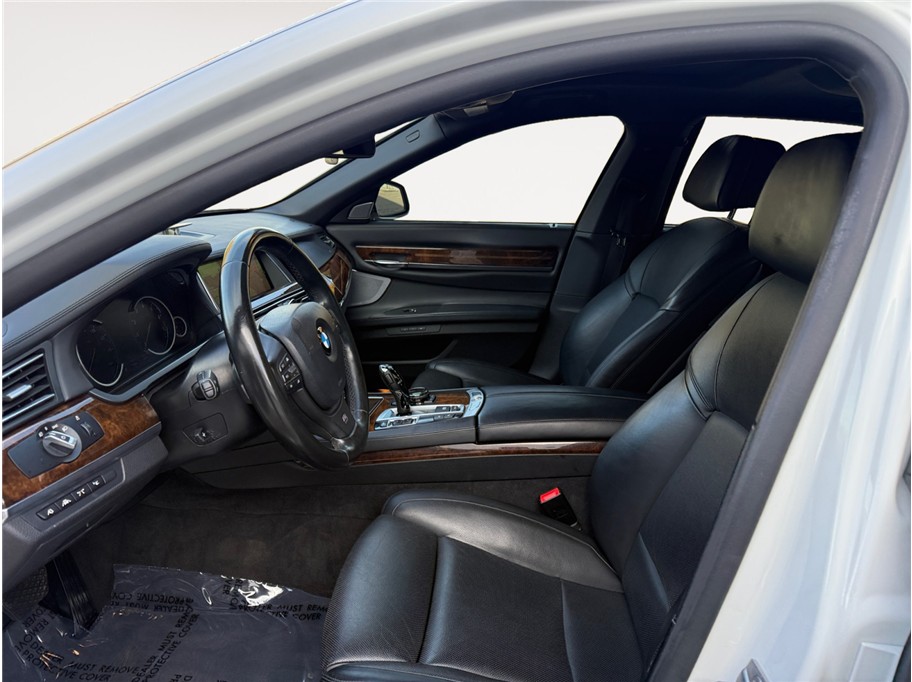 2015 BMW 7 Series 750Li - Photo 9
