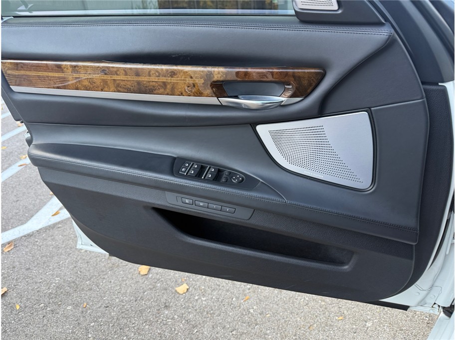2015 BMW 7 Series 750Li - Photo 28
