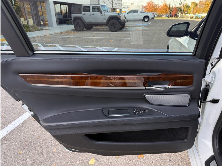 2015 BMW 7 Series 750Li - Photo 32