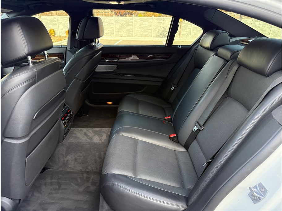 2015 BMW 7 Series 750Li - Photo 33