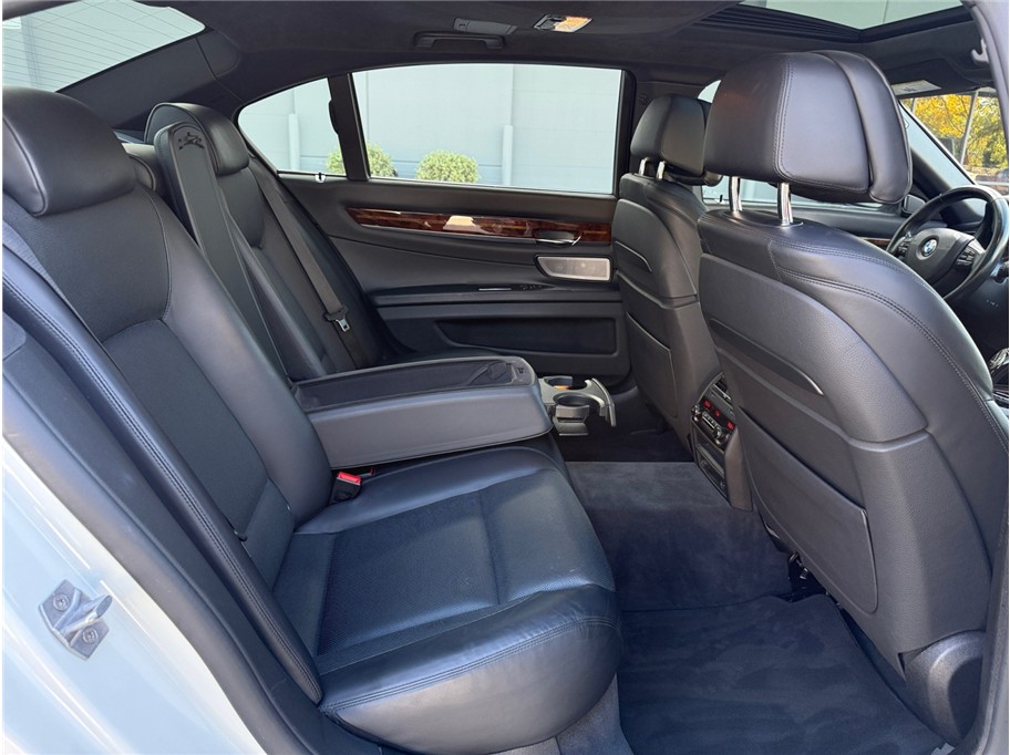 2015 BMW 7 Series 750Li - Photo 34