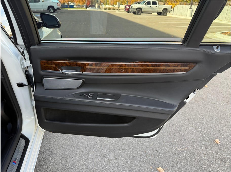 2015 BMW 7 Series 750Li - Photo 36