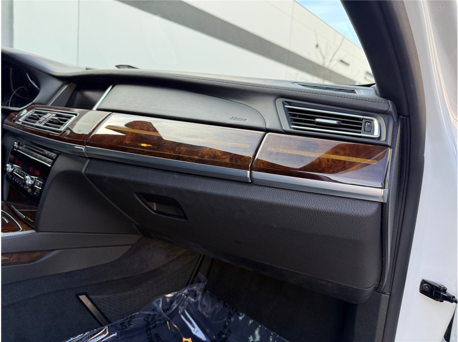 2015 BMW 7 Series 750Li - Photo 37