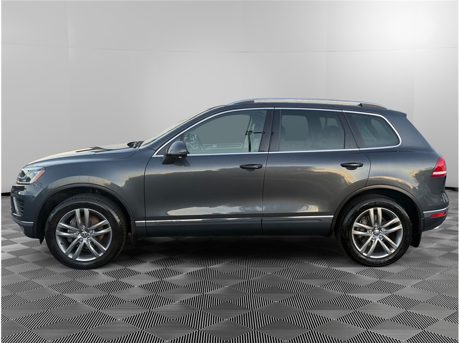 2015 Volkswagen Touareg Lux photo 2