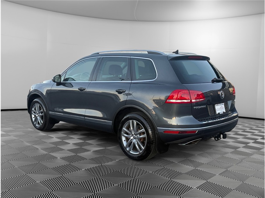 2015 Volkswagen Touareg Lux photo 3