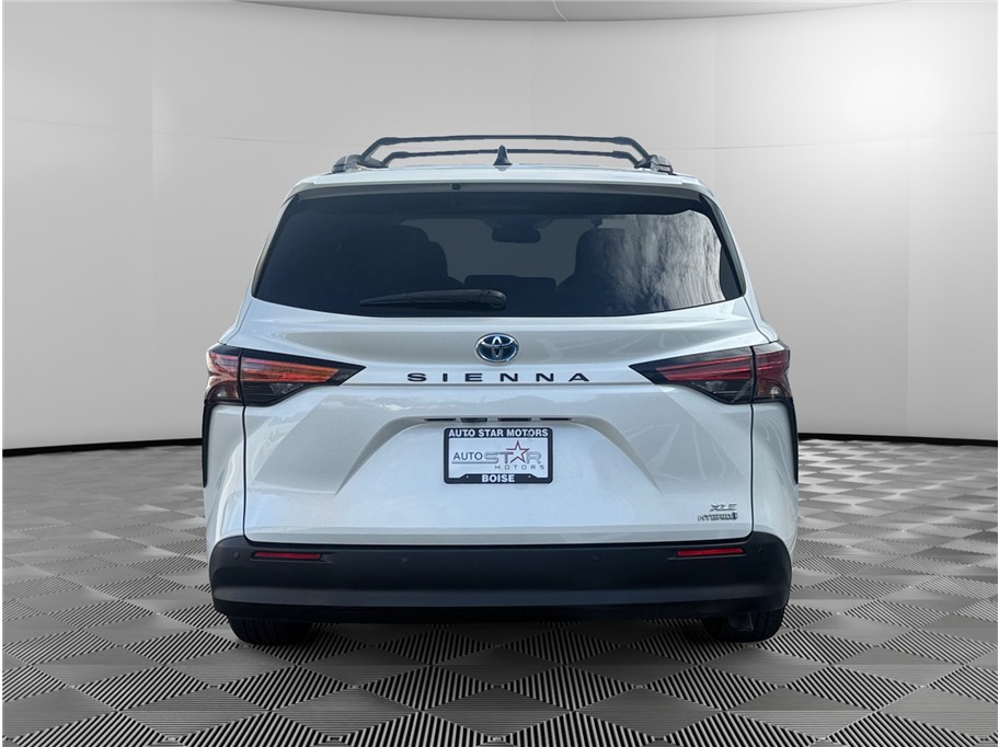 2021 Toyota Sienna XLE photo 4