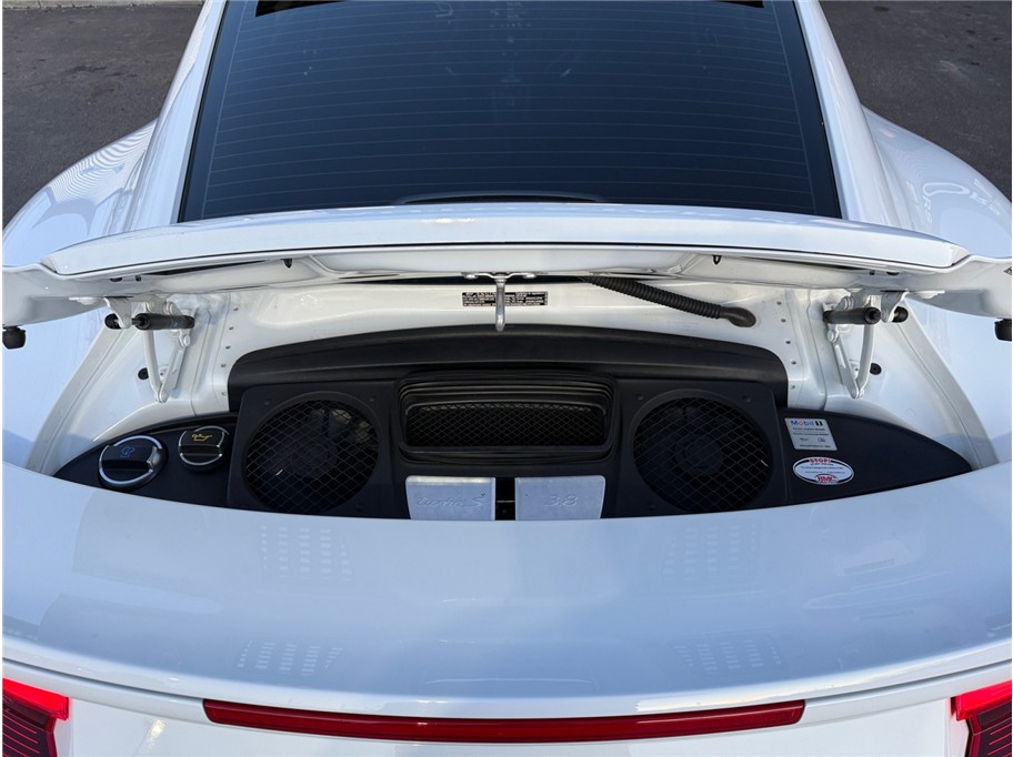 2018 Porsche 911 Turbo S photo 2