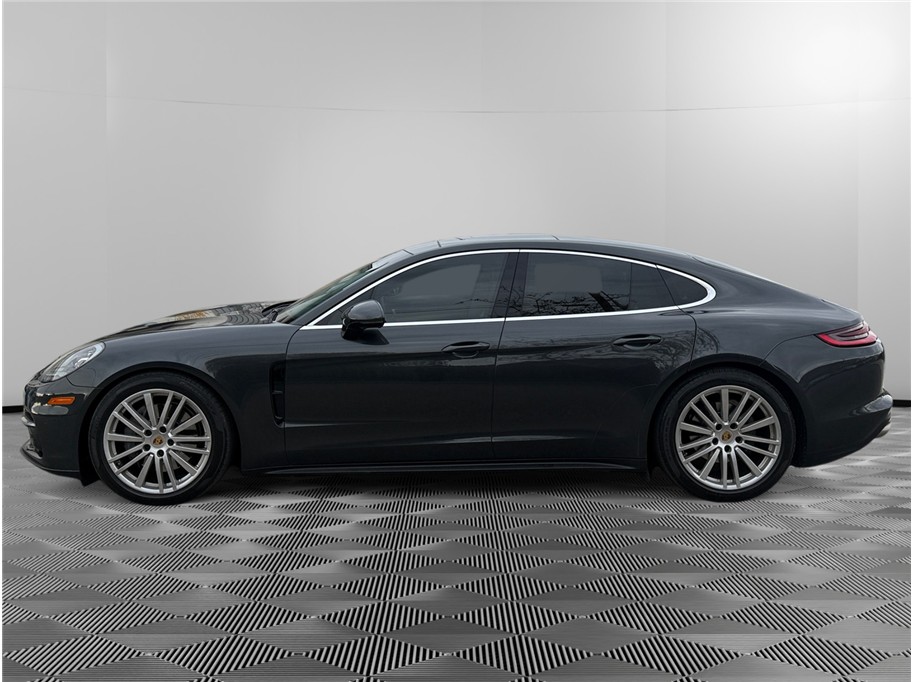 2017 Porsche Panamera 4S photo 2