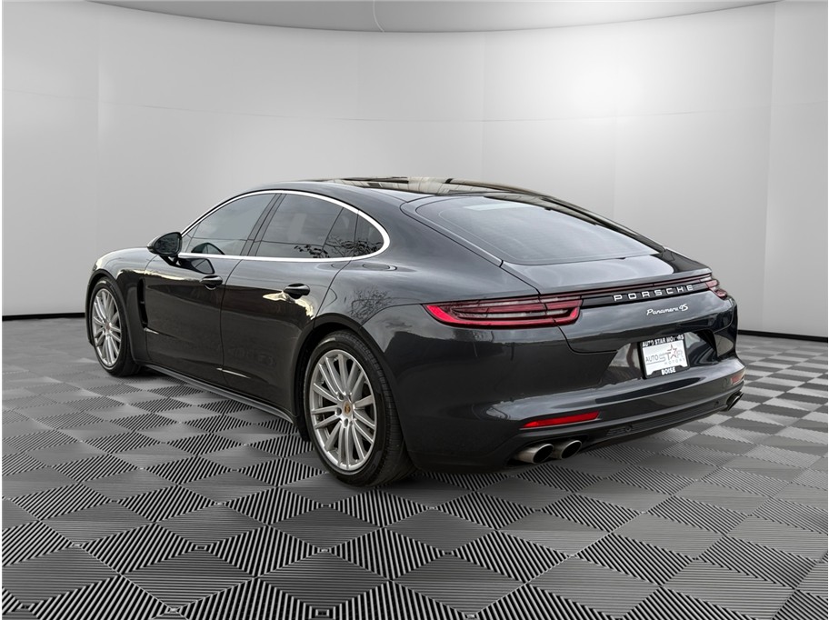2017 Porsche Panamera 4S photo 3
