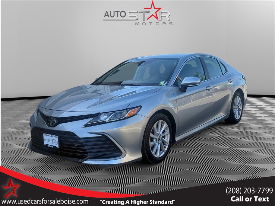 2023 Toyota Camry LE's photo