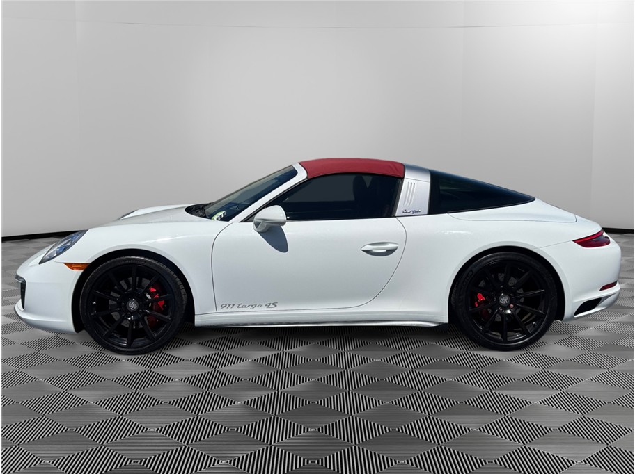 2018 Porsche 911 GTS - Photo 2