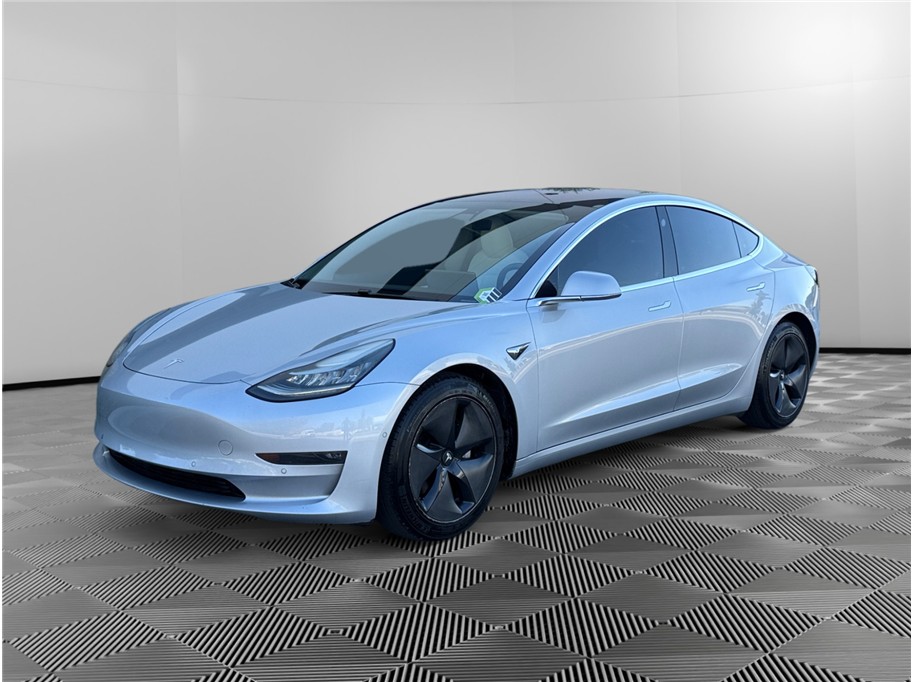 Tesla Model 3 photo 2