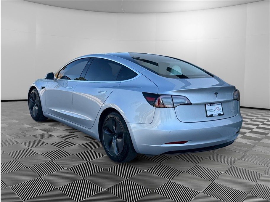 Tesla Model 3 photo 3