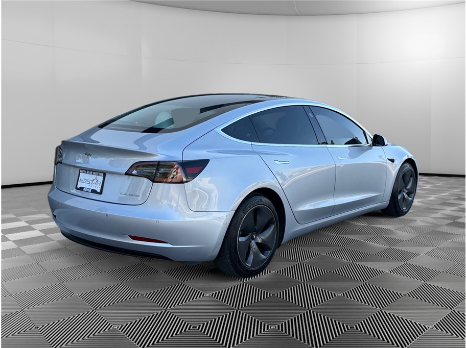 Tesla Model 3 photo 5