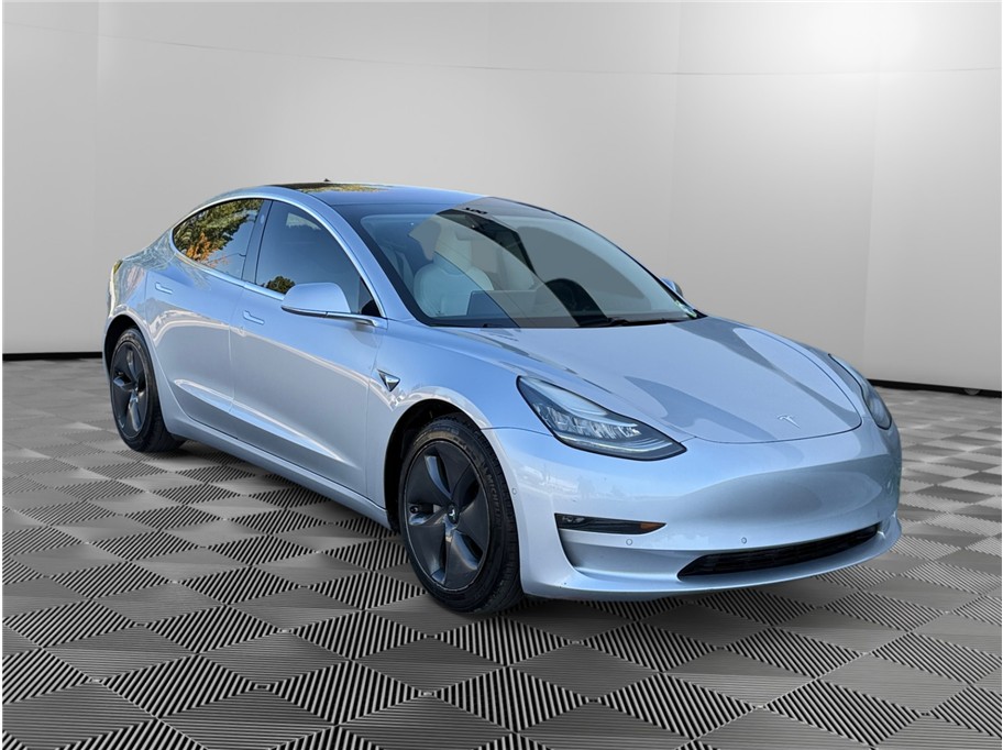 Tesla Model 3 photo 7