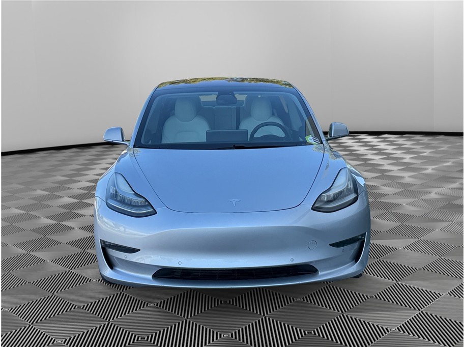 Tesla Model 3 photo 8