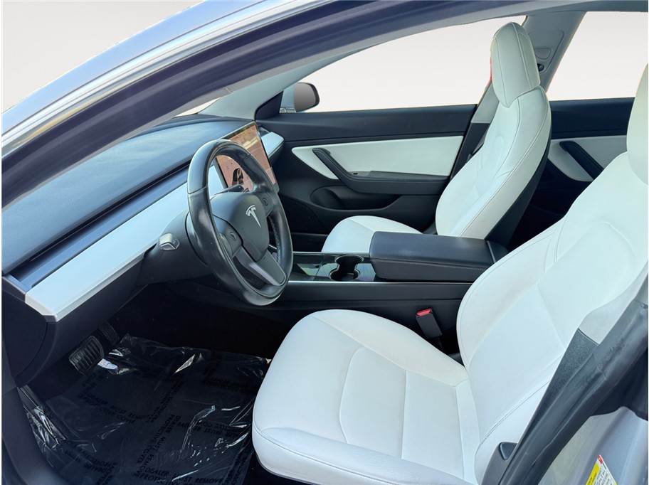 Tesla Model 3 photo 9