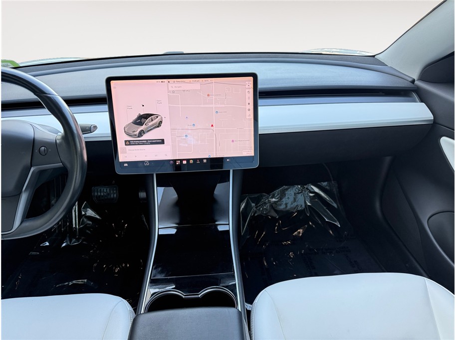 Tesla Model 3 photo 11