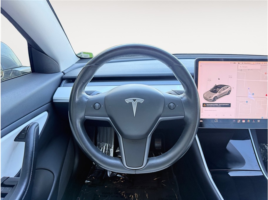 Tesla Model 3 photo 12