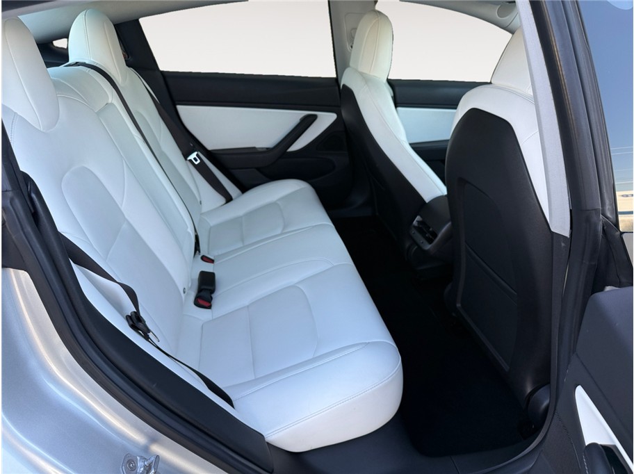 Tesla Model 3 photo 13
