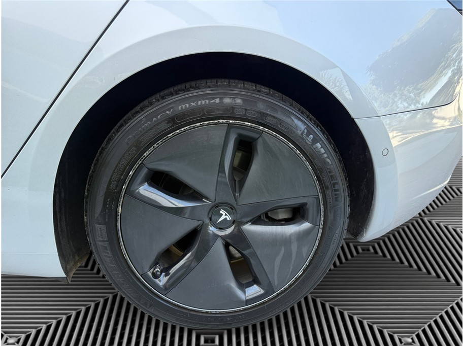 Tesla Model 3 photo 14