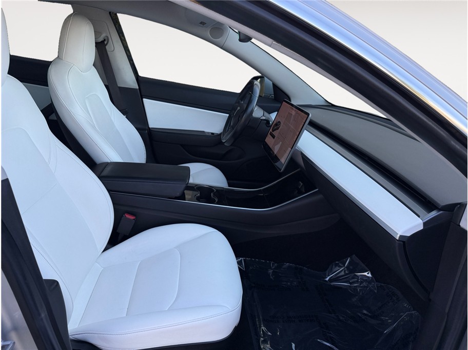 Tesla Model 3 photo 15