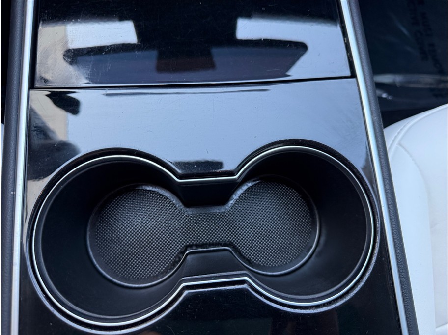 Tesla Model 3 photo 24