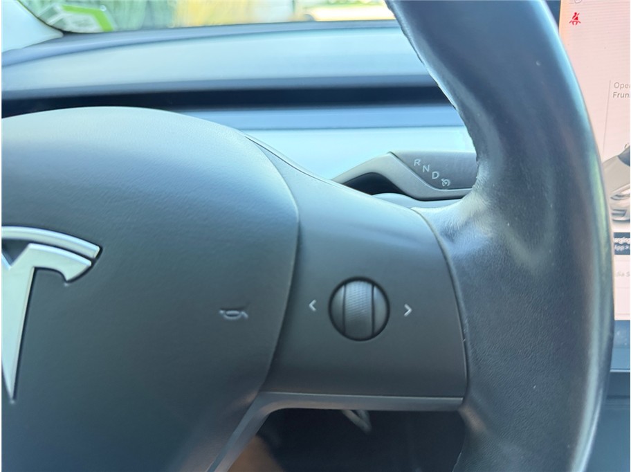 Tesla Model 3 photo 27