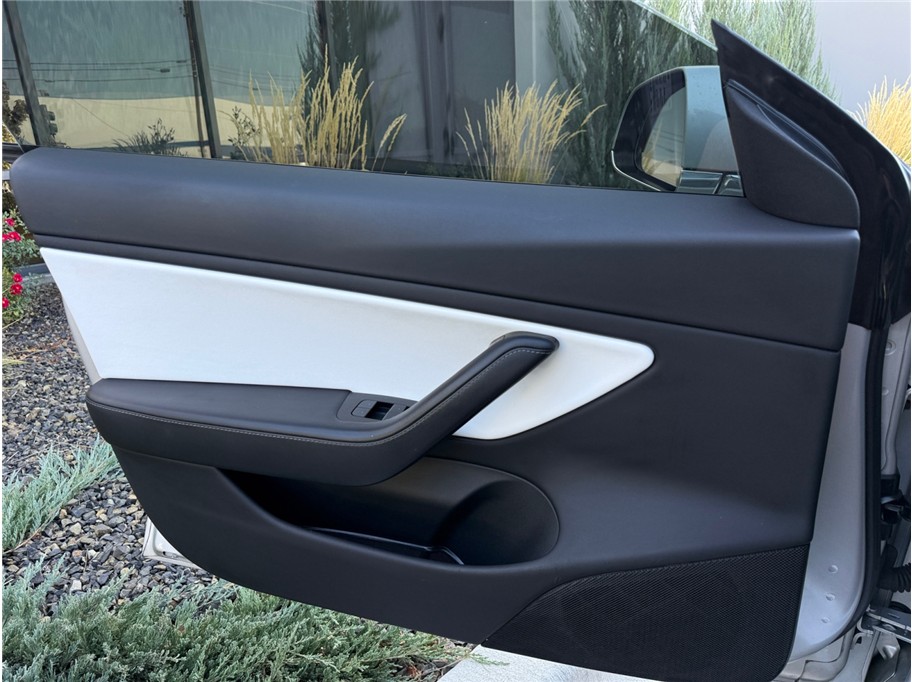 Tesla Model 3 photo 29
