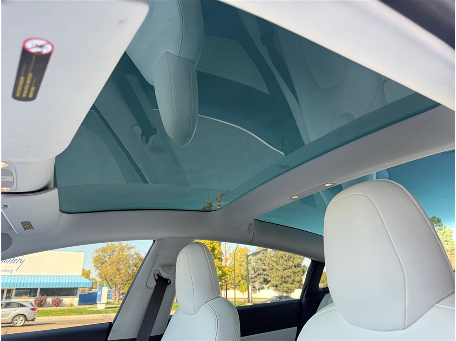 Tesla Model 3 photo 30