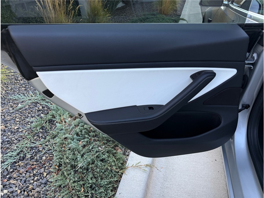 Tesla Model 3 photo 31