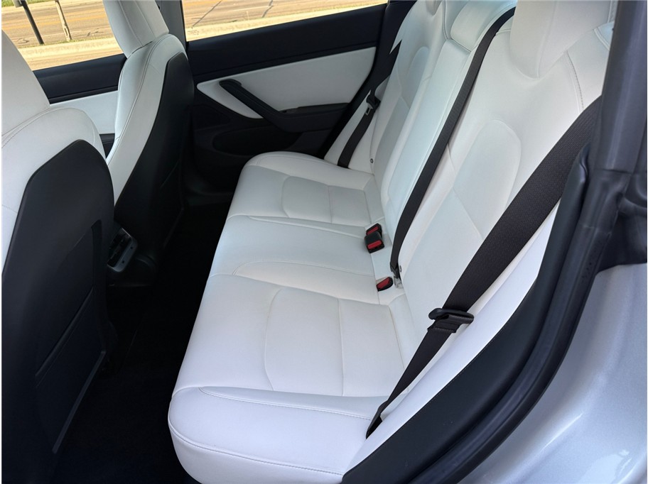 Tesla Model 3 photo 32