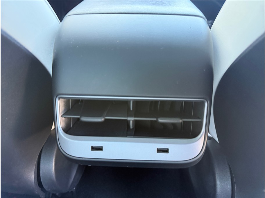 Tesla Model 3 photo 33