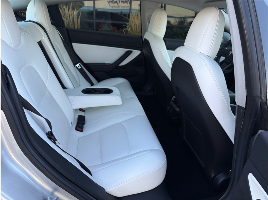 Tesla Model 3 photo 34