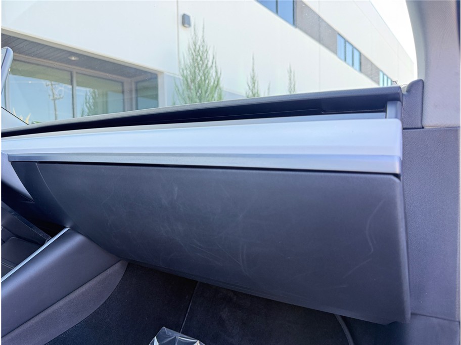 Tesla Model 3 photo 37