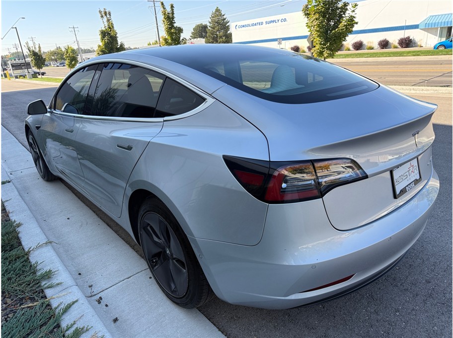 Tesla Model 3 photo 45