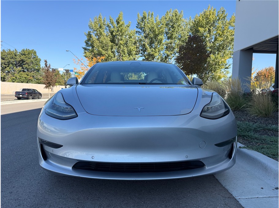 Tesla Model 3 photo 48