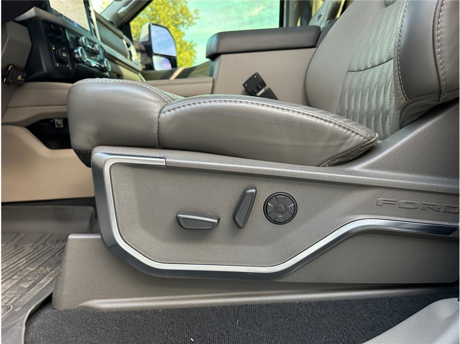 Ford F-350 photo 19