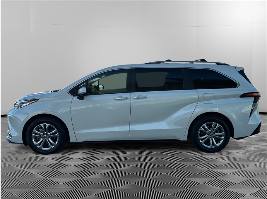 2022 Toyota Sienna Platinum