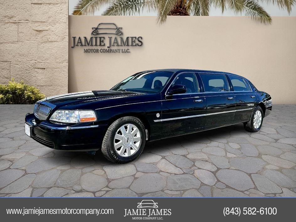 2003 Lincoln Town Car Executive w/Limousine Pkg