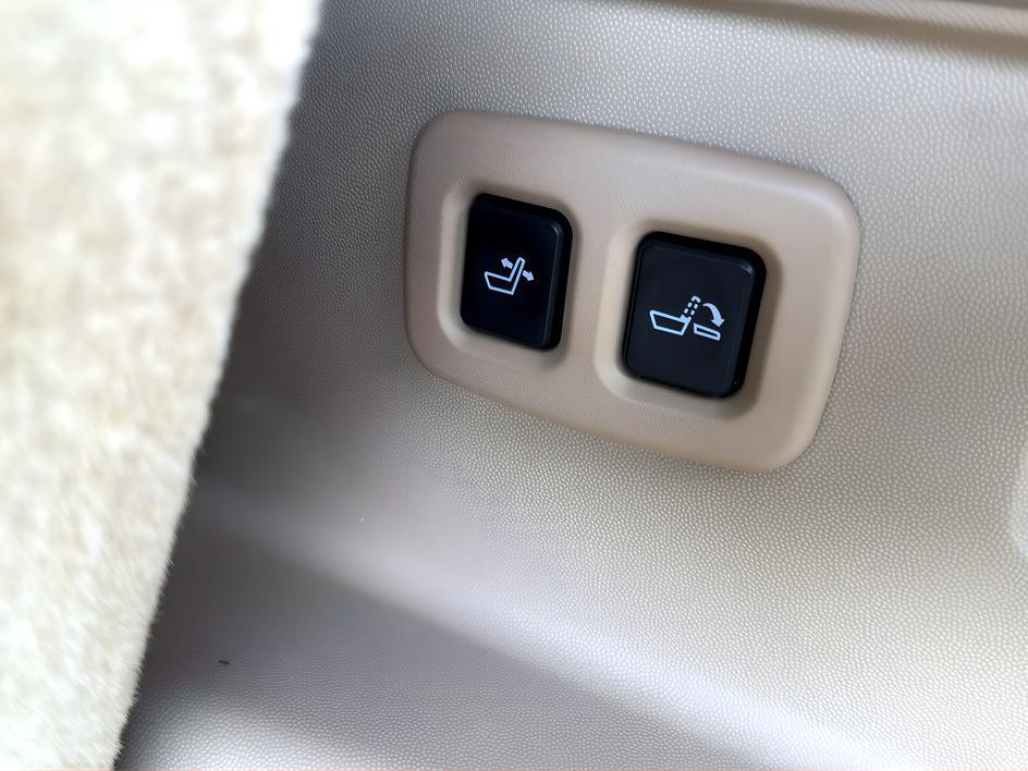 2008 Cadillac SRX Base - Photo 36