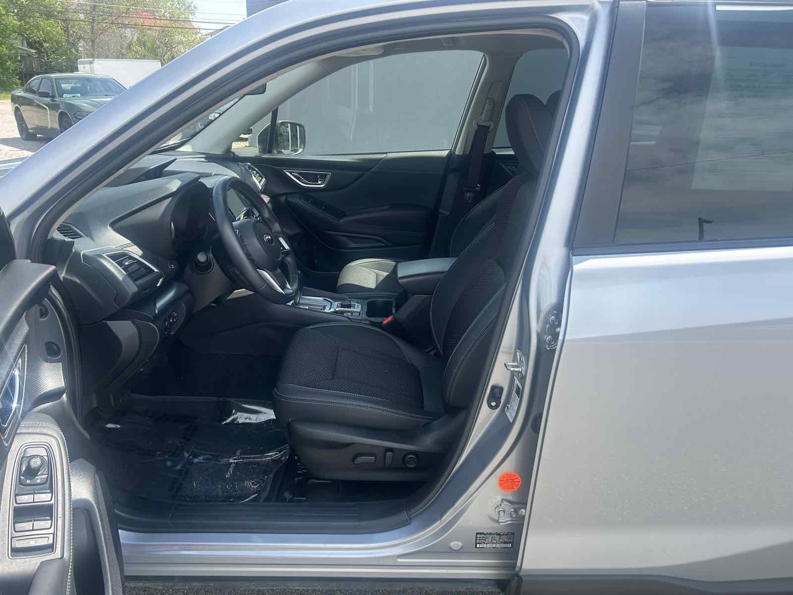 2023 Subaru Forester Premium photo 8