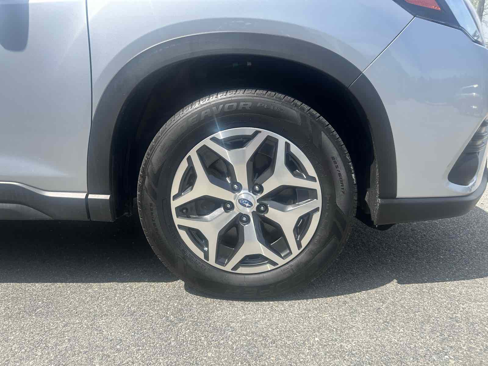 2023 Subaru Forester Premium photo 32
